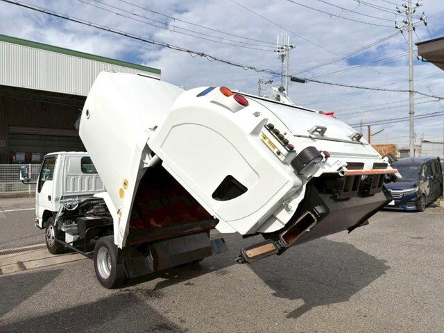 いすゞエルフパッカー車（塵芥車）小型（2t・3t）[写真06]