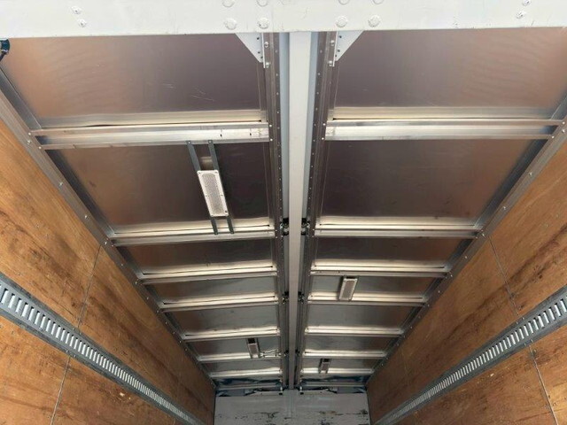 三菱ふそうファイターアルミウイング中型（4t）[写真13]