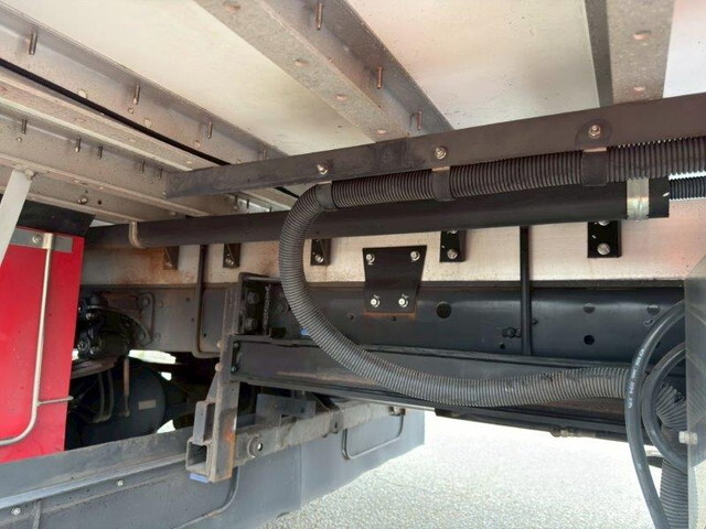 三菱ふそうファイターアルミウイング中型（4t）[写真18]