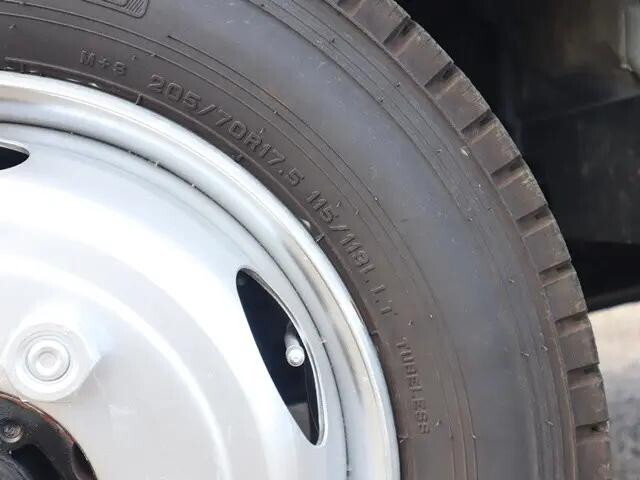 日野デュトロ平ボディ小型（2t・3t）[写真16]