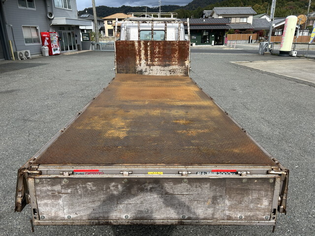 三菱ふそうキャンター平ボディ小型（2t・3t）[写真13]