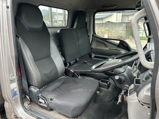 三菱ふそうキャンター平ボディ小型（2t・3t）[写真31]