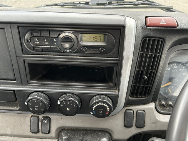 三菱ふそうキャンター平ボディ小型（2t・3t）[写真36]