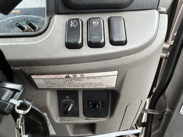 三菱ふそうキャンター平ボディ小型（2t・3t）[写真37]