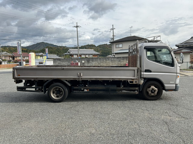 三菱ふそうキャンター平ボディ小型（2t・3t）[写真06]
