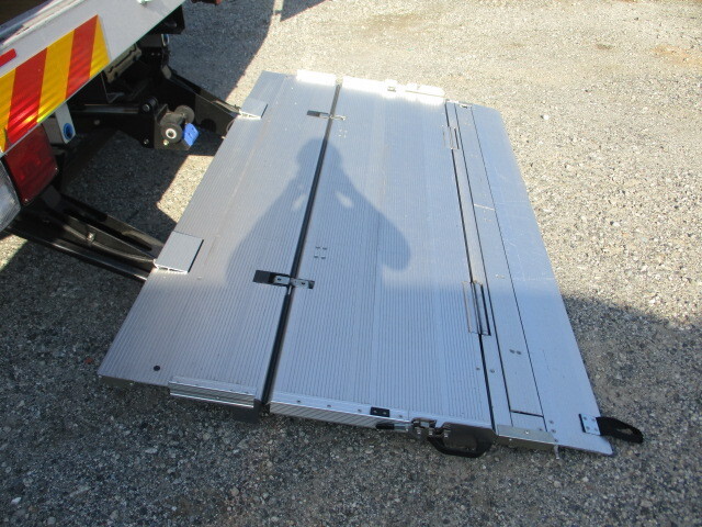 日野レンジャーアルミバン中型（4t）[写真17]