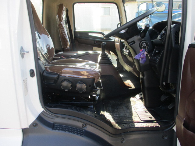 日野レンジャーアルミバン中型（4t）[写真24]