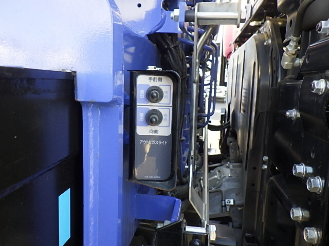 三菱ふそうスーパーグレートセルフクレーン4段大型（10t）[写真20]