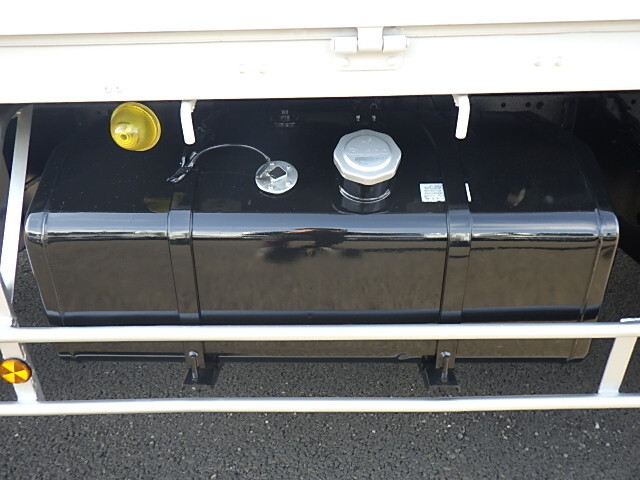 三菱ふそうファイターアルミブロック中型（4t）[写真22]