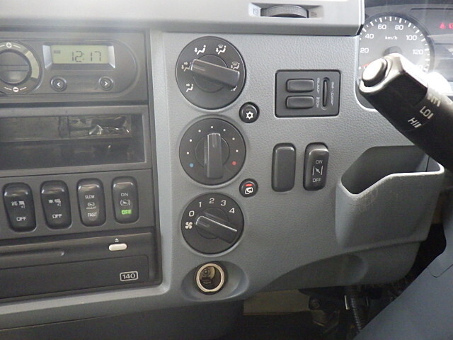 三菱ふそうファイターアルミブロック中型（4t）[写真32]