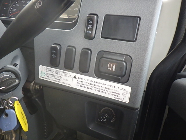 三菱ふそうファイターアルミブロック中型（4t）[写真33]