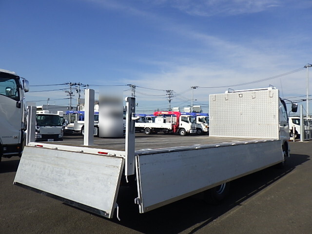 三菱ふそうファイターアルミブロック中型（4t）[写真09]