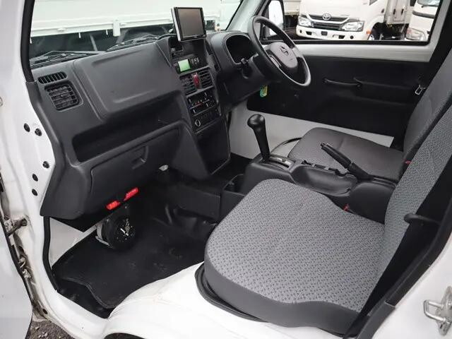 日産その他の車種冷凍車（冷蔵車）小型（2t・3t）[写真32]