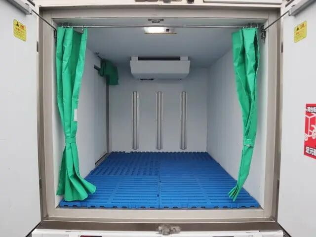 日産その他の車種冷凍車（冷蔵車）小型（2t・3t）[写真09]