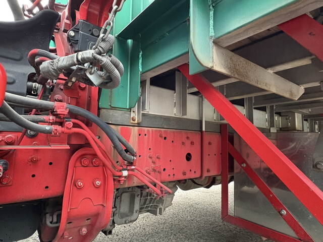 三菱ふそうファイター平ボディ増トン（6t・8t）[写真13]