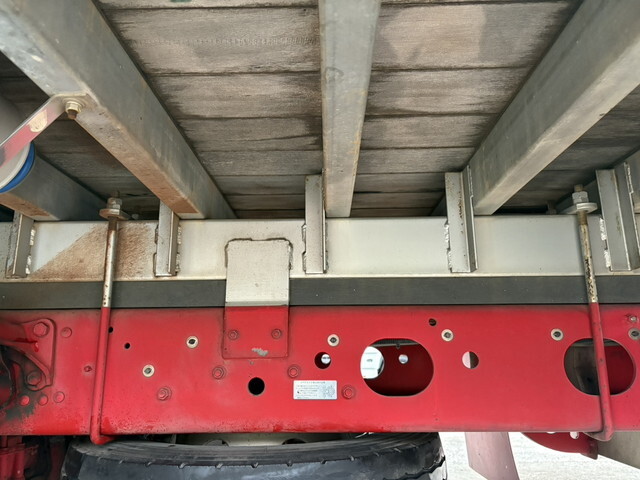 三菱ふそうファイター平ボディ増トン（6t・8t）[写真17]