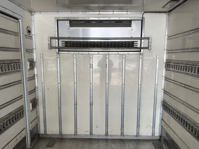 いすゞエルフ冷凍車（冷蔵車）小型（2t・3t）[写真10]