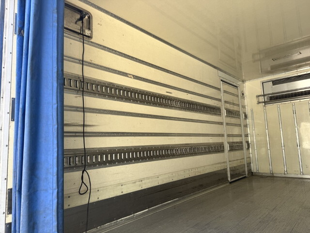 いすゞエルフ冷凍車（冷蔵車）小型（2t・3t）[写真13]