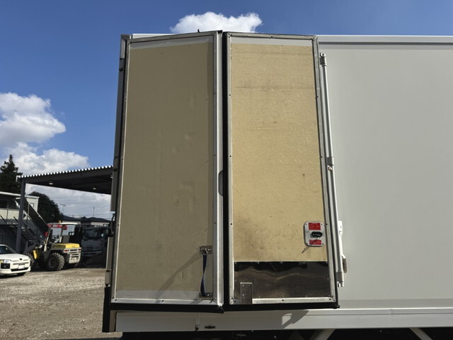 いすゞエルフ冷凍車（冷蔵車）小型（2t・3t）[写真16]