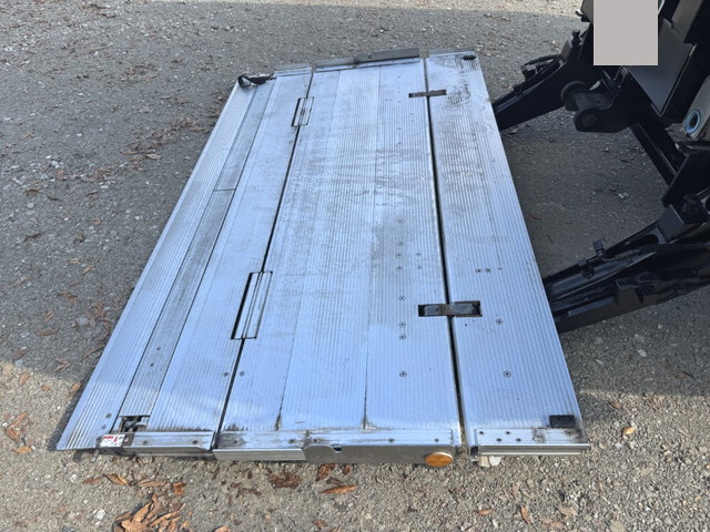 いすゞエルフ冷凍車（冷蔵車）小型（2t・3t）[写真19]