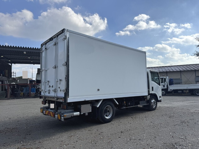 いすゞエルフ冷凍車（冷蔵車）小型（2t・3t）[写真02]