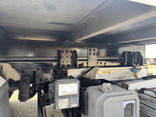 いすゞエルフ冷凍車（冷蔵車）小型（2t・3t）[写真25]