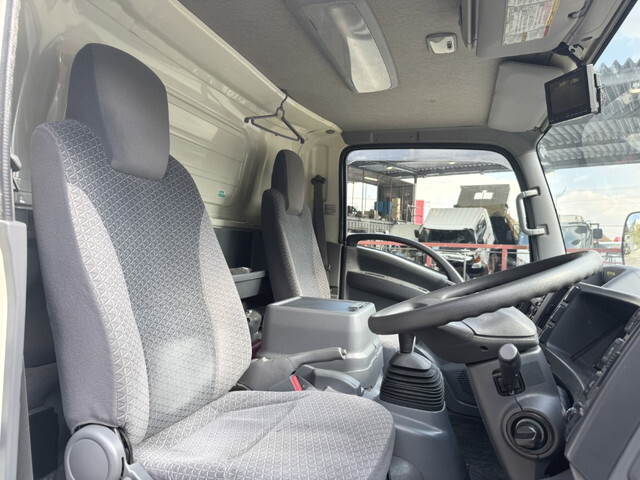 いすゞエルフ冷凍車（冷蔵車）小型（2t・3t）[写真33]