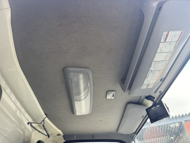 いすゞエルフ冷凍車（冷蔵車）小型（2t・3t）[写真34]