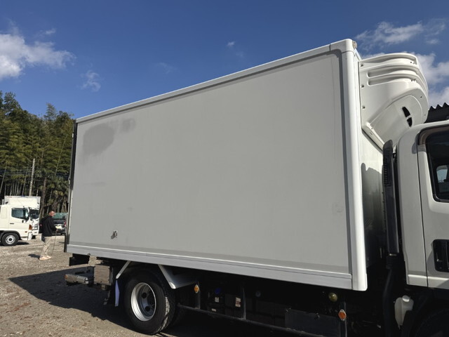 いすゞエルフ冷凍車（冷蔵車）小型（2t・3t）[写真05]