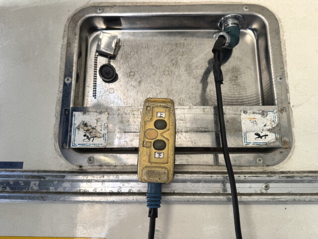 いすゞエルフ冷凍車（冷蔵車）小型（2t・3t）[写真08]