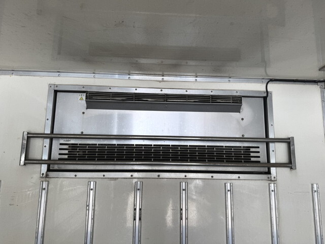 いすゞエルフ冷凍車（冷蔵車）小型（2t・3t）[写真09]