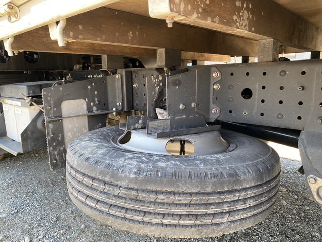 三菱ふそうキャンター平ボディ小型（2t・3t）[写真13]