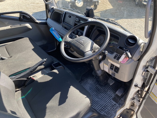 三菱ふそうキャンター平ボディ小型（2t・3t）[写真17]