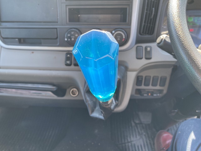 三菱ふそうキャンター平ボディ小型（2t・3t）[写真19]