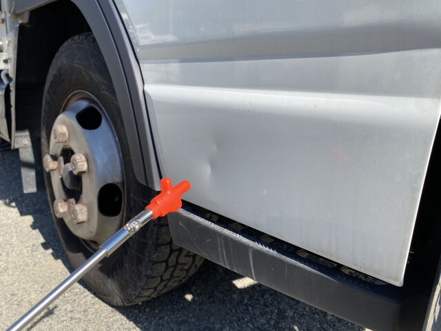 三菱ふそうキャンター平ボディ小型（2t・3t）[写真28]