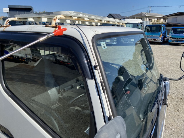 三菱ふそうキャンター平ボディ小型（2t・3t）[写真29]