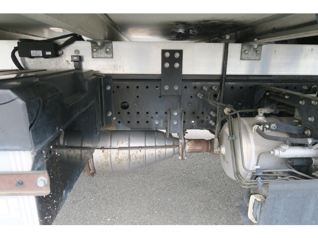 いすゞフォワード冷凍車（冷蔵車）中型（4t）[写真12]