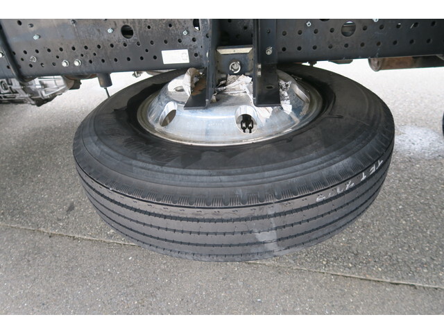 いすゞフォワード冷凍車（冷蔵車）中型（4t）[写真19]