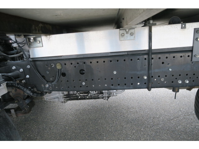 いすゞフォワード冷凍車（冷蔵車）中型（4t）[写真20]