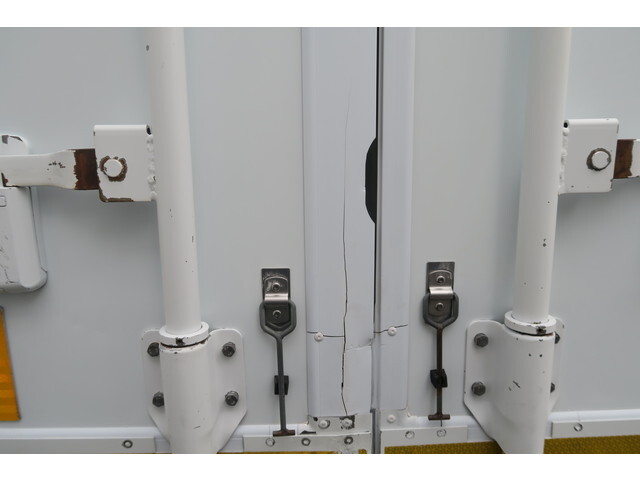 いすゞフォワード冷凍車（冷蔵車）中型（4t）[写真35]