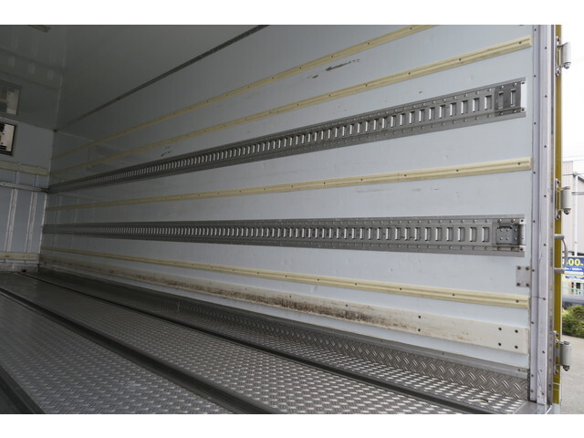 いすゞフォワード冷凍車（冷蔵車）中型（4t）[写真06]