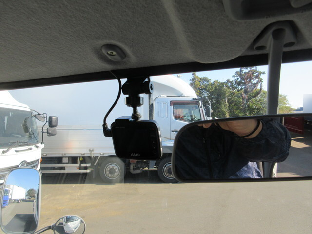 三菱ふそうキャンター平ボディ小型（2t・3t）[写真17]