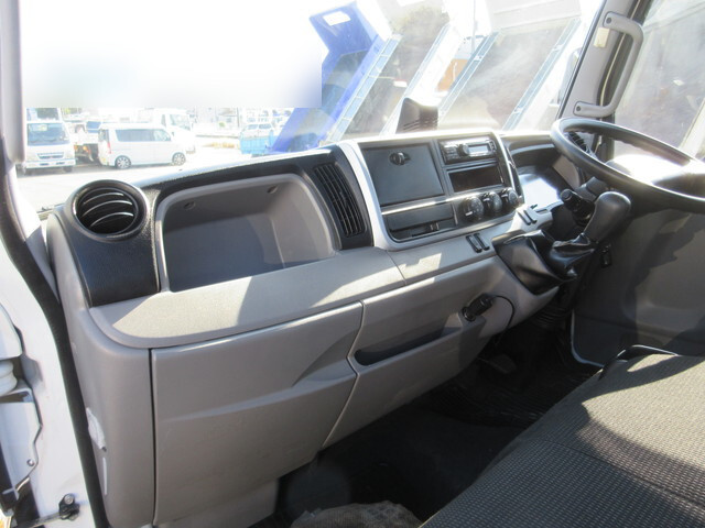 三菱ふそうキャンター平ボディ小型（2t・3t）[写真20]