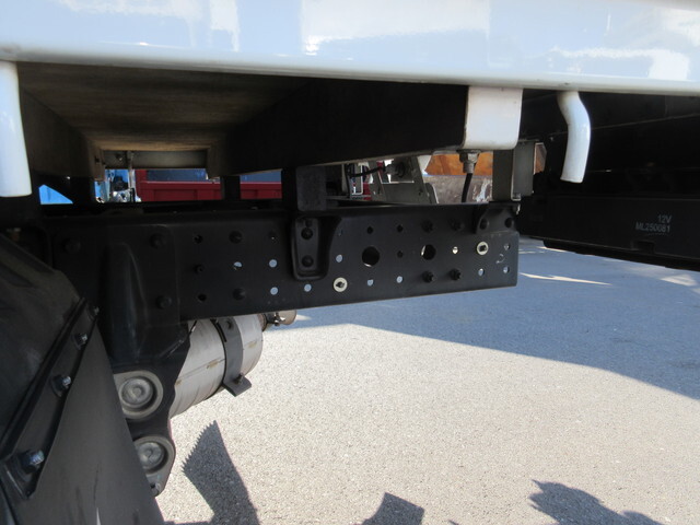 三菱ふそうキャンター平ボディ小型（2t・3t）[写真08]