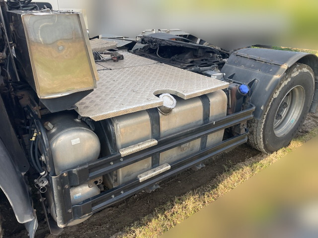 いすゞギガトレーラーヘッド（トラクターヘッド）大型（10t）[写真03]