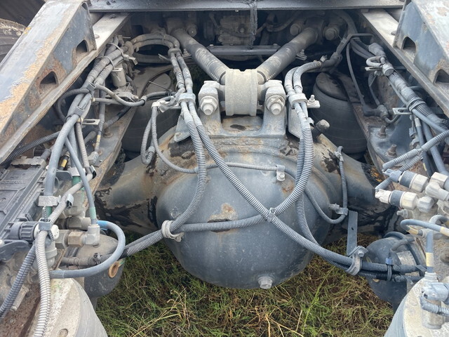 いすゞギガトレーラーヘッド（トラクターヘッド）大型（10t）[写真04]