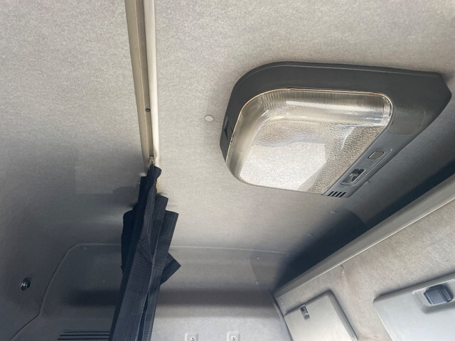 いすゞギガトレーラーヘッド（トラクターヘッド）大型（10t）[写真09]