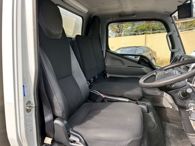 三菱ふそうキャンターアルミバン小型（2t・3t）[写真14]