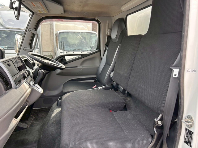 三菱ふそうキャンターアルミバン小型（2t・3t）[写真17]