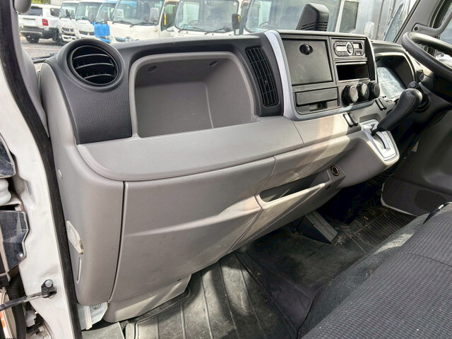 三菱ふそうキャンターアルミバン小型（2t・3t）[写真20]